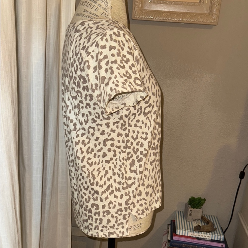 Lucky Brand shortsleeve casual shirt tan white animal leopard Print Women Top S - Picture 2 of 9